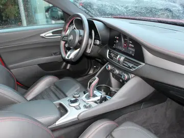 Giulia Competizione Q4 Garantie 07-27 Matrix LED