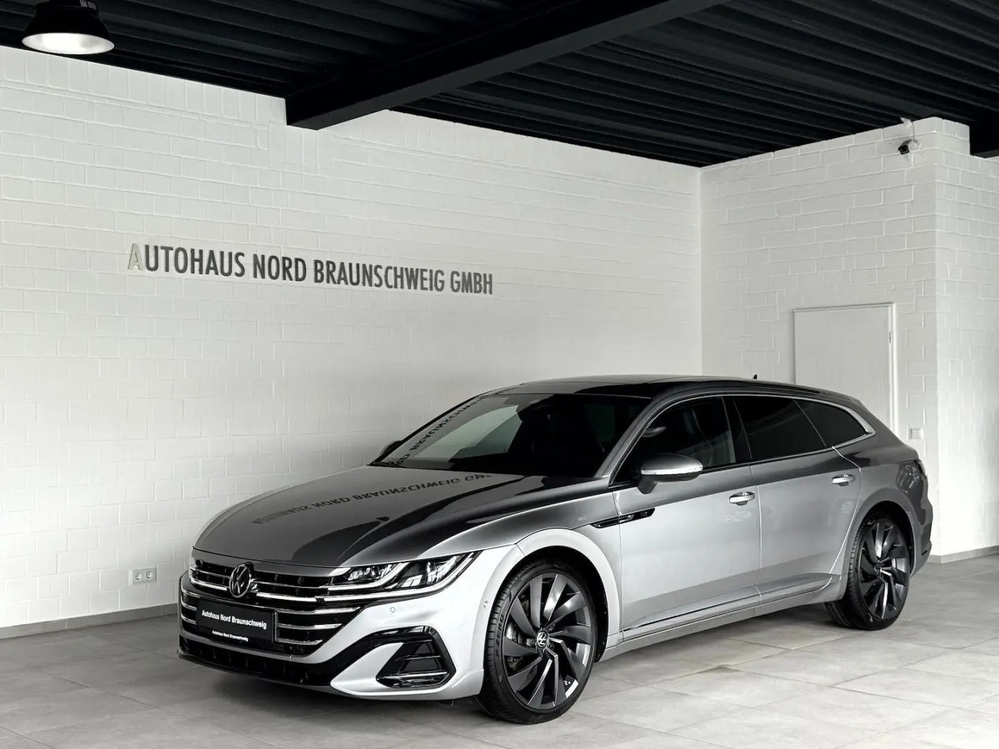 Arteon Shooting Brake 2.0 TSI R Line Pano IQ AHK