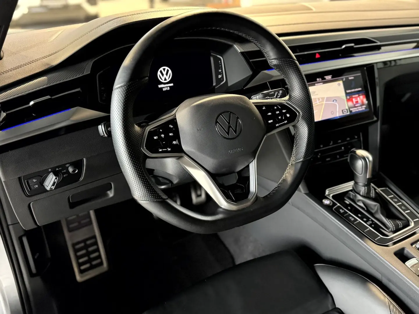 Arteon Shooting Brake 2.0 TSI R Line Pano IQ AHK