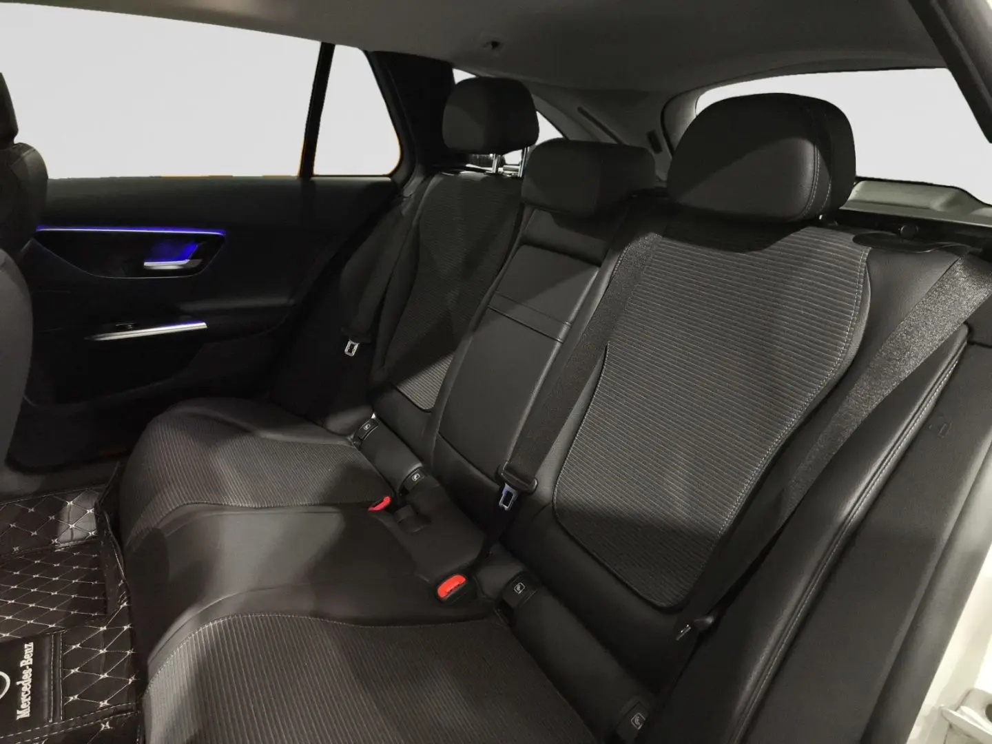 C 300 T-Modell T 4Matic AHK  High-End- Night-Pak