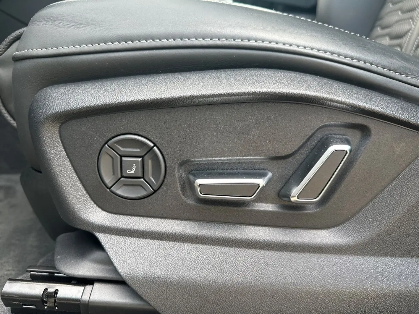 RSQ8 4.0 TFSI quattro exclusive Dynamik  B&O