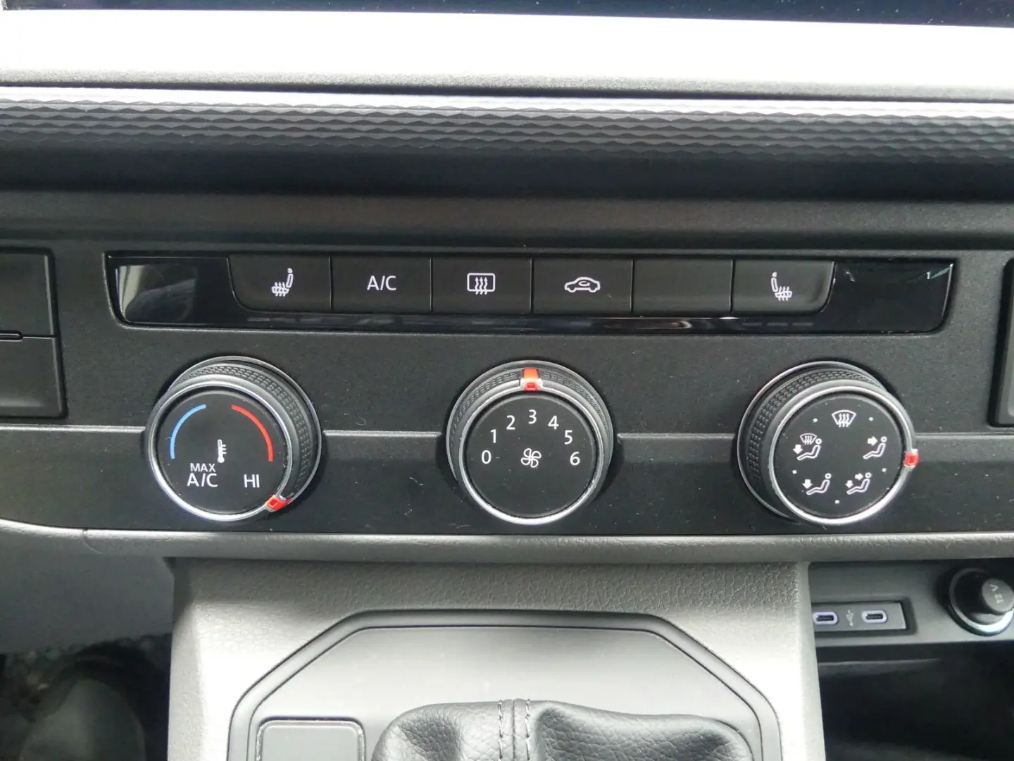 T6.1 Kombi 2.0 TDI 8SITZER LED AUTOMATIK AHK