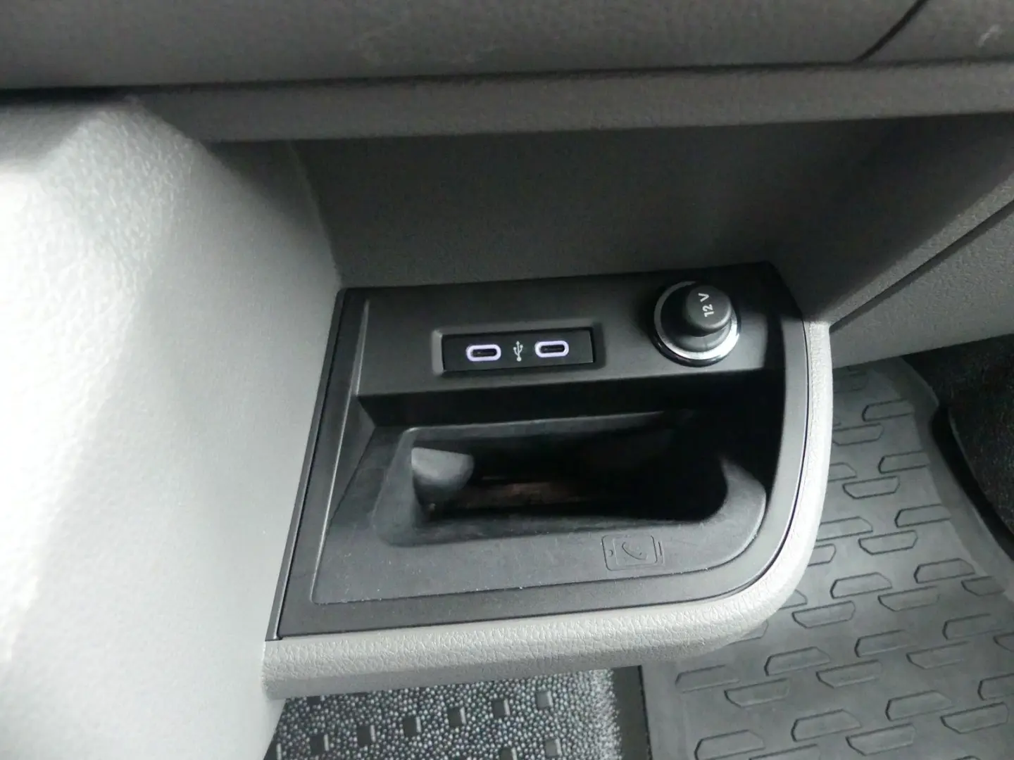 T6.1 Kombi 2.0 TDI 8SITZER LED AUTOMATIK AHK