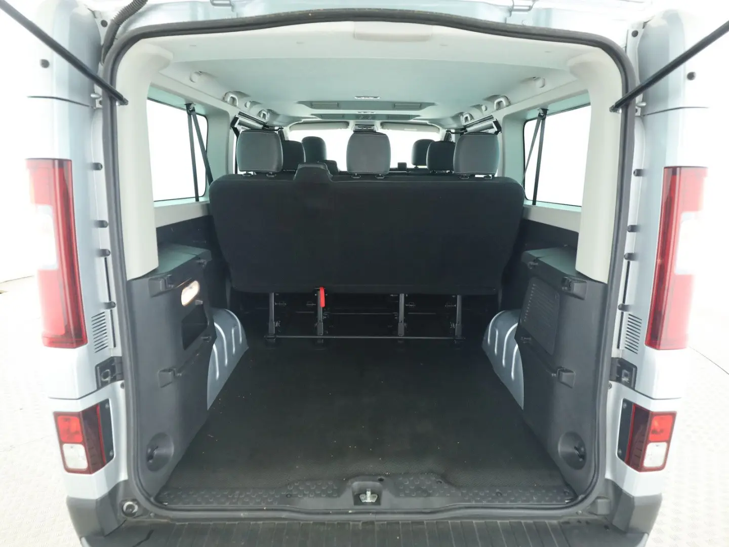 Trafic Combi L2H1 3 0t  Life   AHK