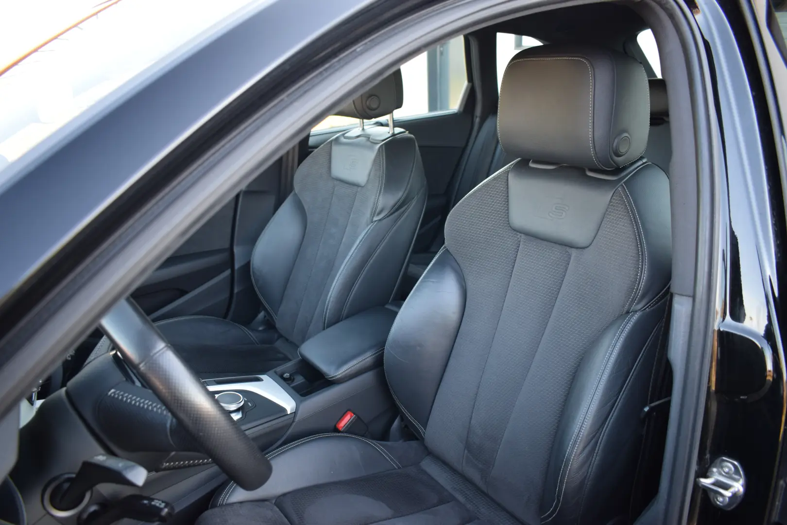 Audi A4 B9 2.0TDI 150cp S-line Manual