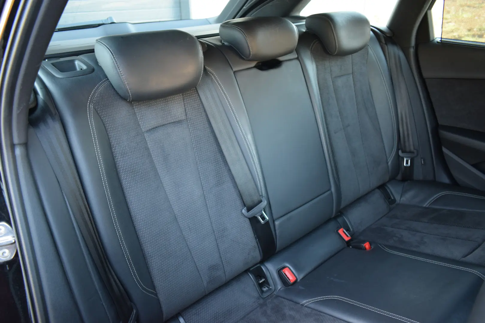 Audi A4 B9 2.0TDI 150cp S-line Manual