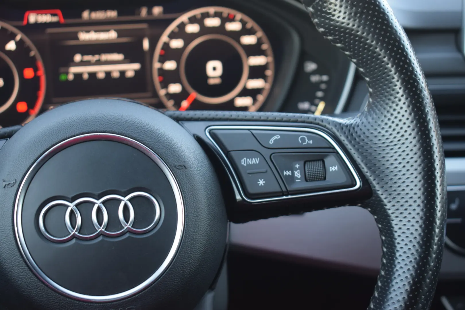 Audi A4 B9 2.0TDI 150cp S-line Manual