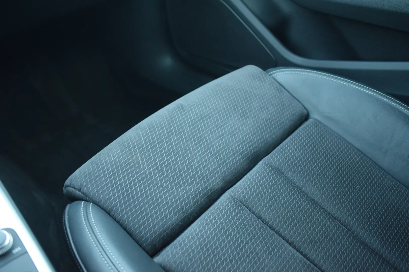 Audi A4 B9 2.0TDI 150cp S-line Manual