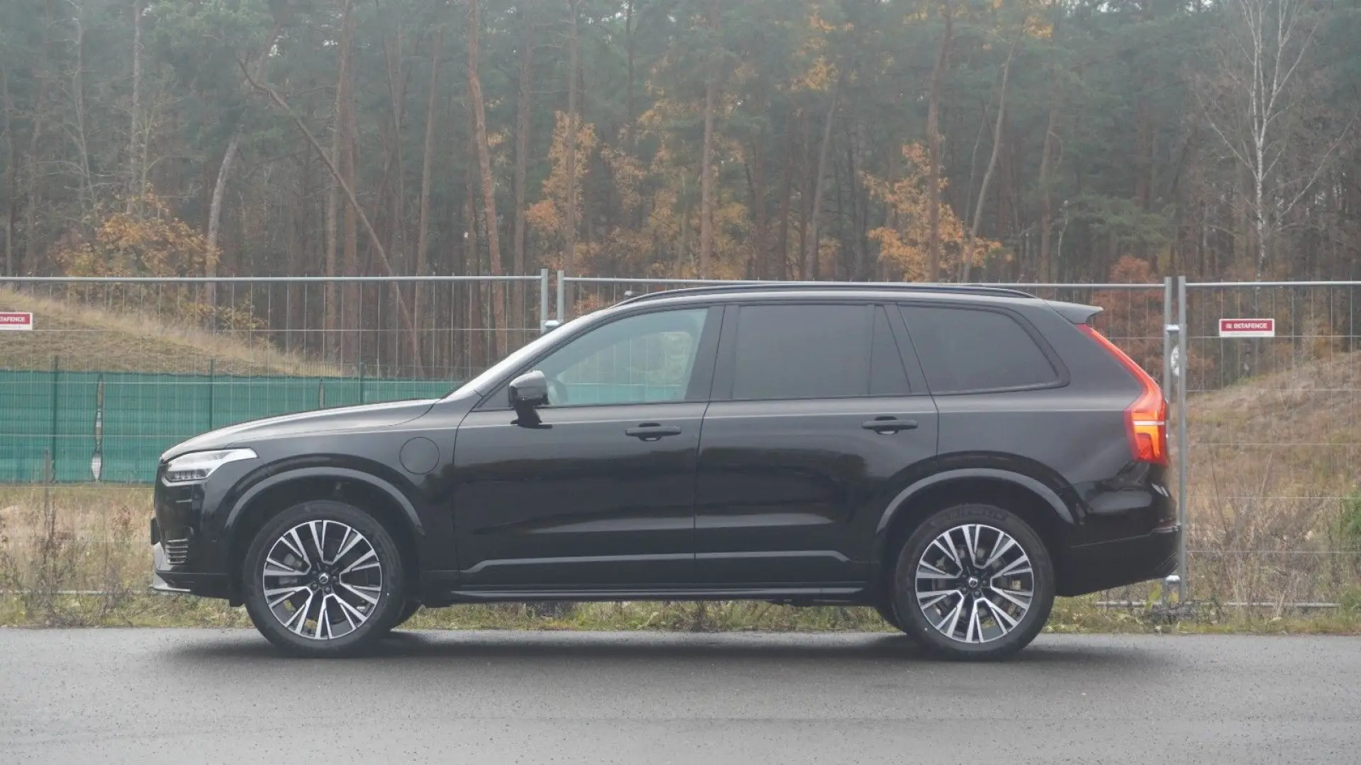 XC90 T8 Ultra Dark Hybrid Pano 360 B&W FourC AHK