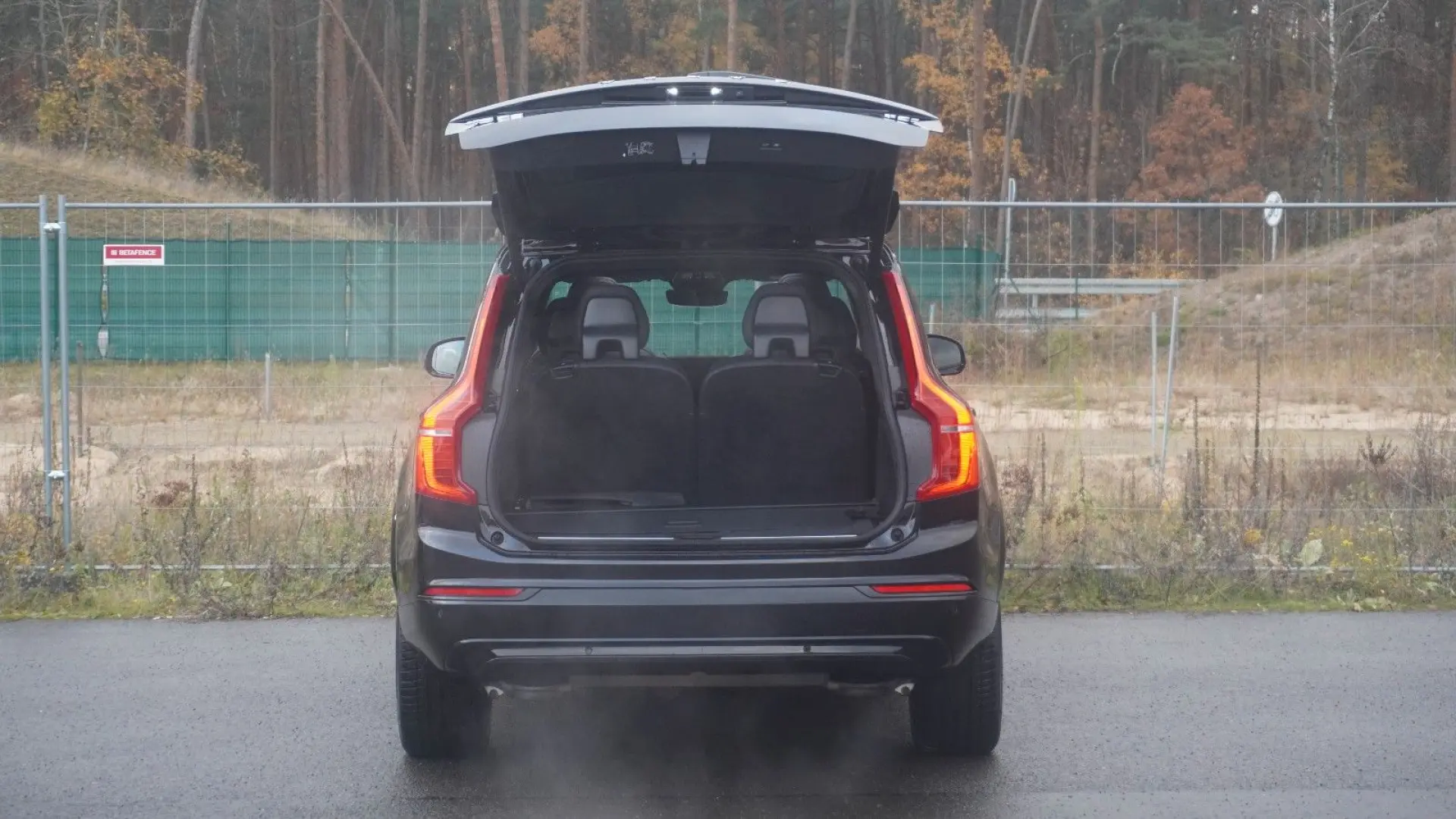 XC90 T8 Ultra Dark Hybrid Pano 360 B&W FourC AHK