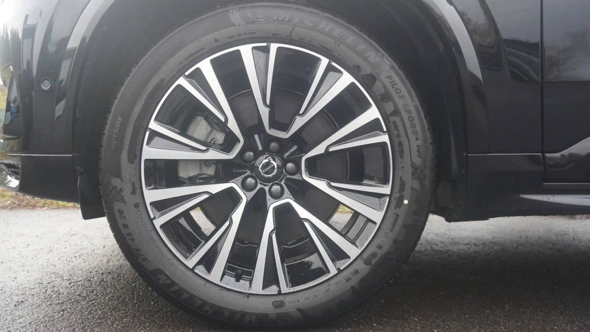 XC90 T8 Ultra Dark Hybrid Pano 360 B&W FourC AHK