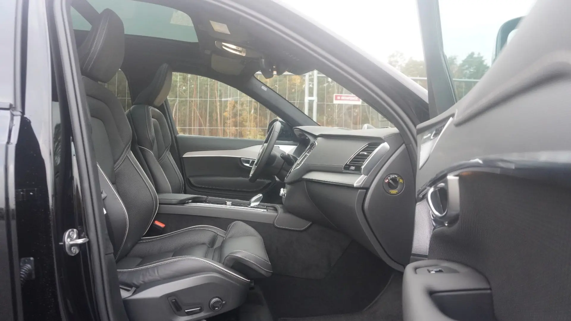 XC90 T8 Ultra Dark Hybrid Pano 360 B&W FourC AHK