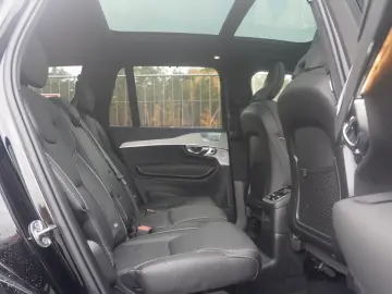 XC90 T8 Ultra Dark Hybrid Pano 360 B&W FourC AHK