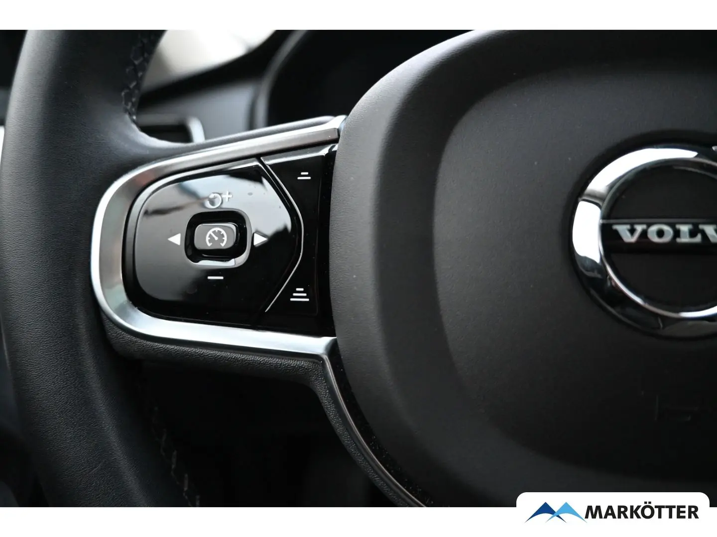 XC90 T8 AWD Ultimate Dark ACC Luft Massage Pano