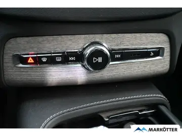 XC90 T8 AWD Ultimate Dark ACC Luft Massage Pano