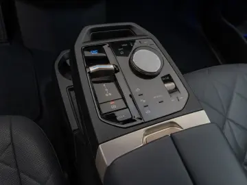 iX M60 360 Laser B&W DAB SoftCL ACC AHK 22Zoll