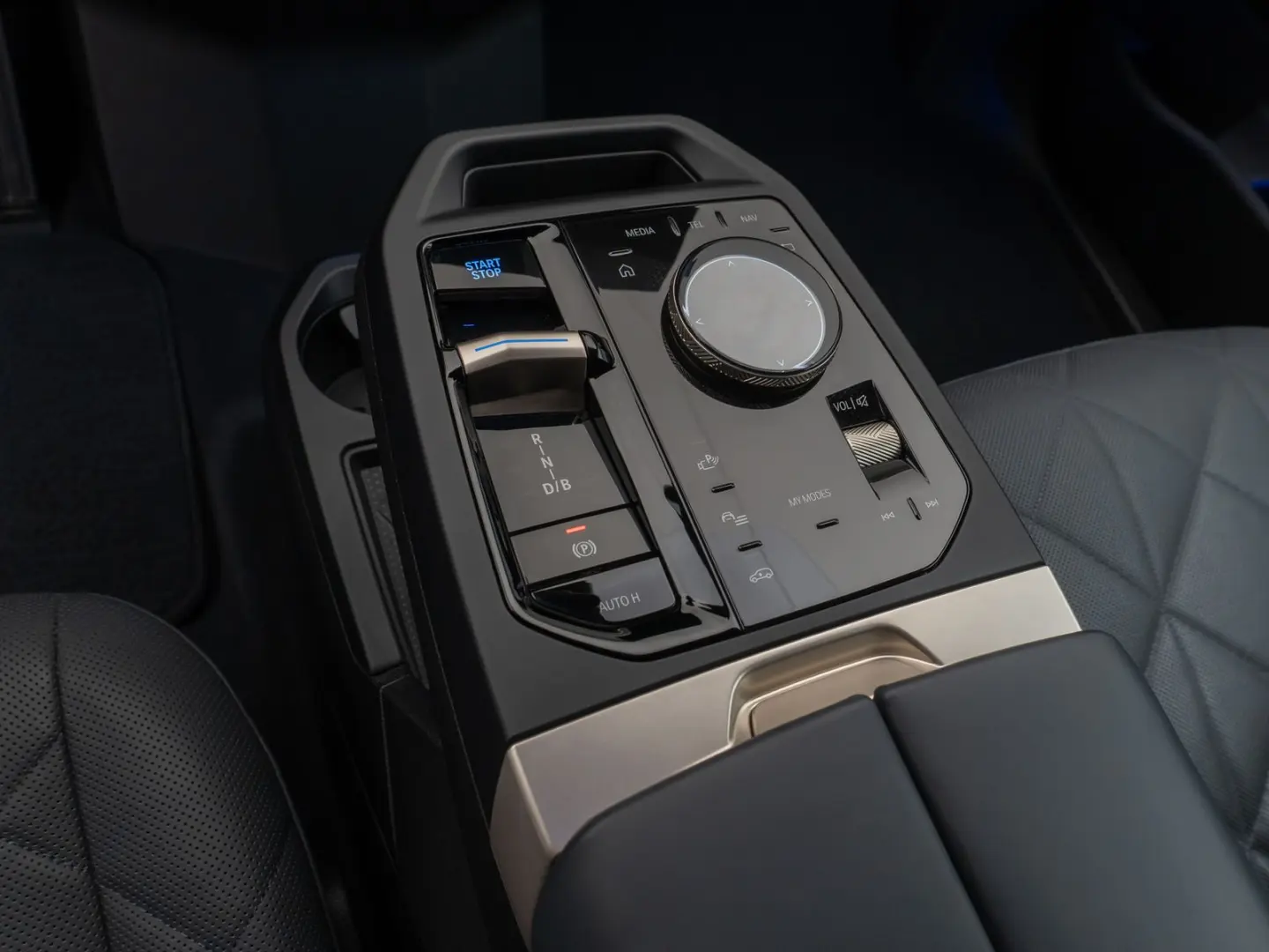 iX M60 360 Laser B&W DAB SoftCL ACC AHK 22Zoll