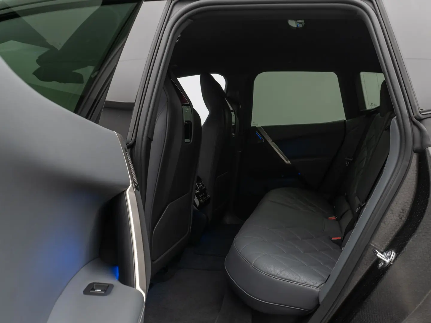 iX M60 360 Laser B&W DAB SoftCL ACC AHK 22Zoll