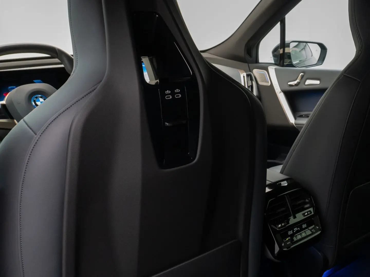 iX M60 360 Laser B&W DAB SoftCL ACC AHK 22Zoll