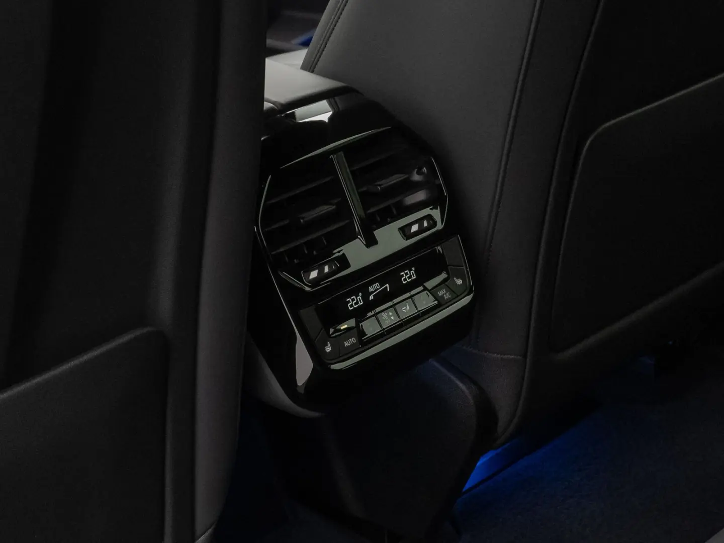 iX M60 360 Laser B&W DAB SoftCL ACC AHK 22Zoll