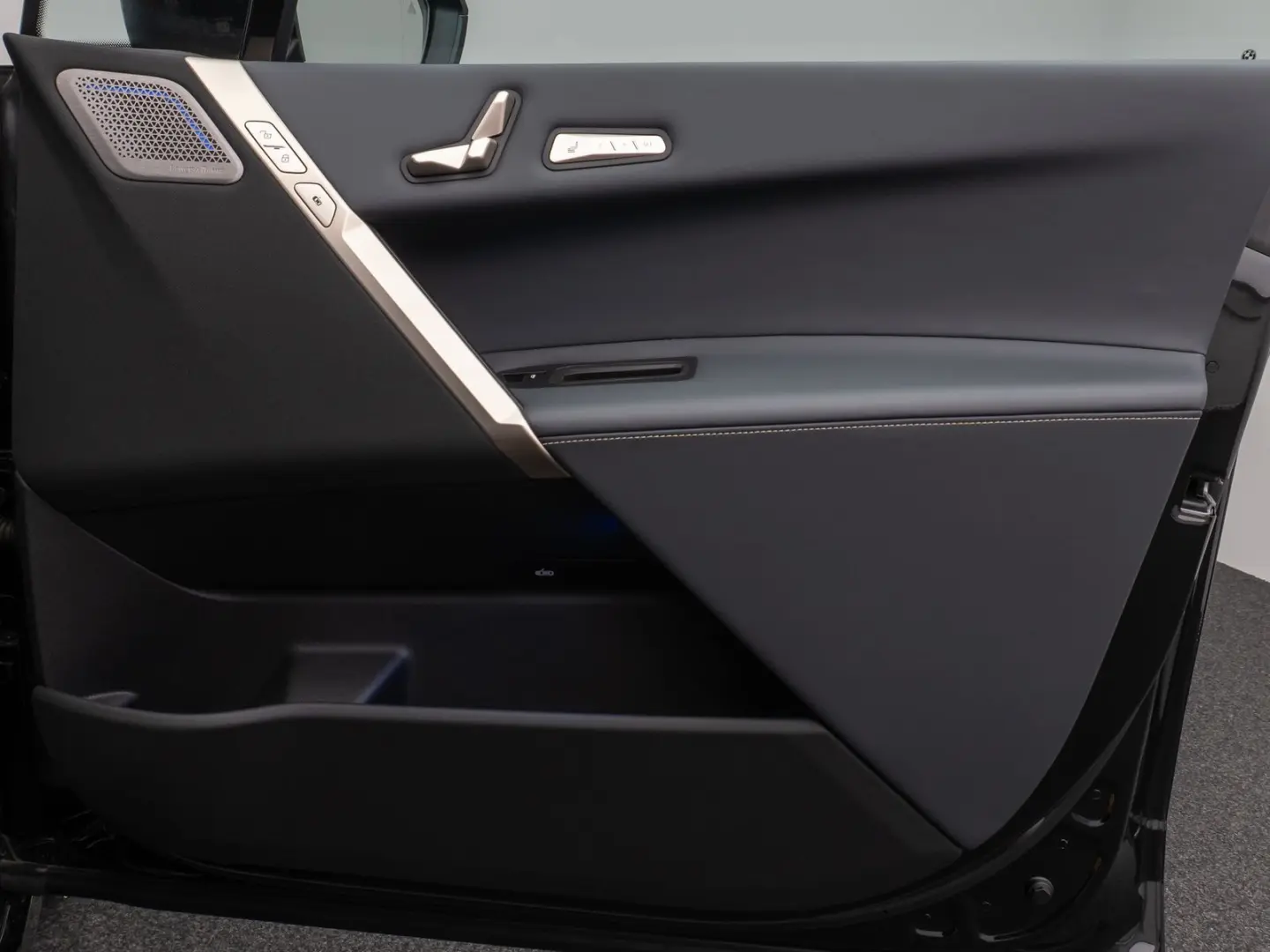 iX M60 360 Laser B&W DAB SoftCL ACC AHK 22Zoll