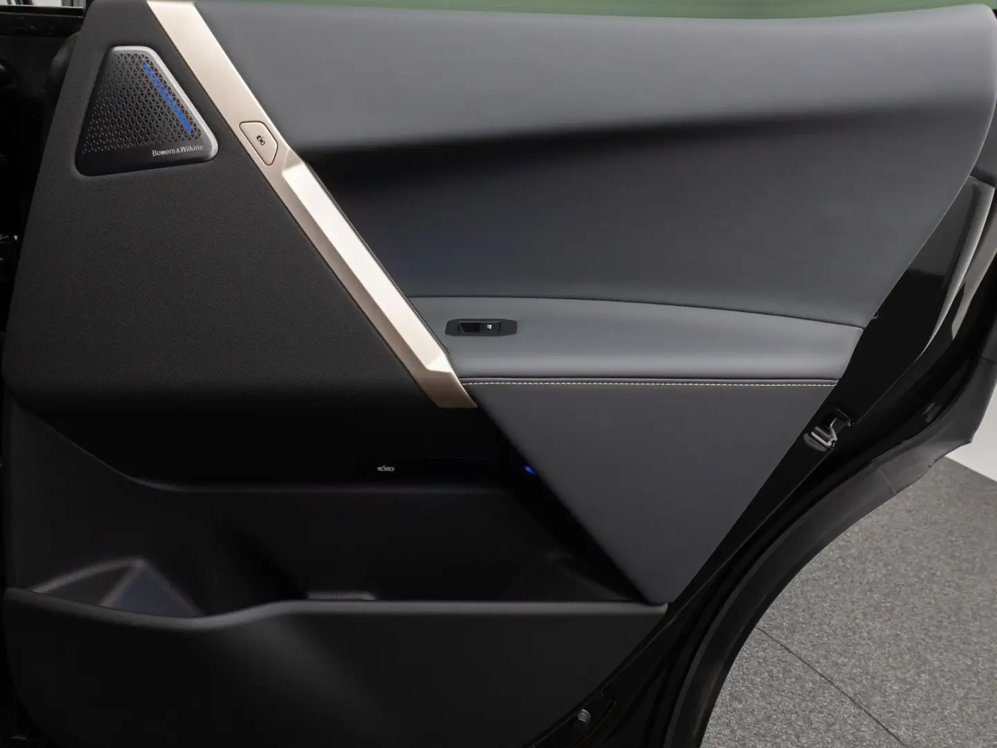 iX M60 360 Laser B&W DAB SoftCL ACC AHK 22Zoll