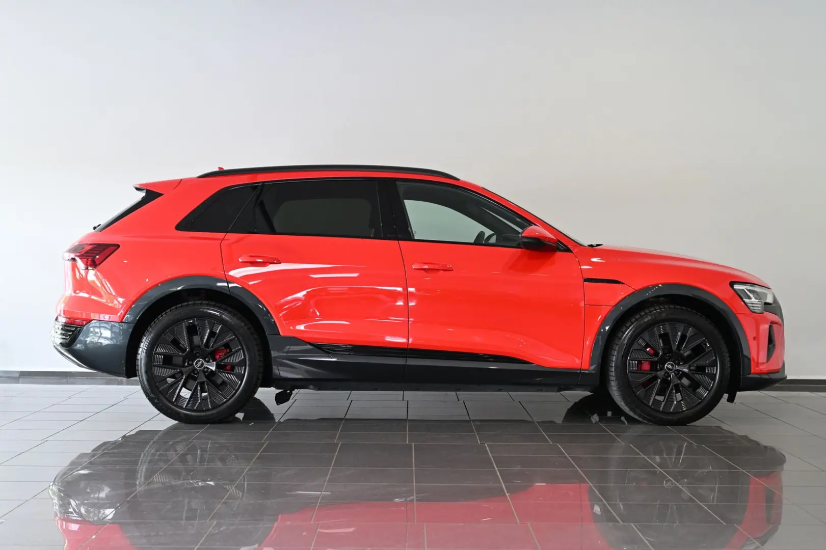 Q8 e-tron 55 Quattro Advanced S-Line Matrix 21