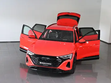 Q8 e-tron 55 Quattro Advanced S-Line Matrix 21