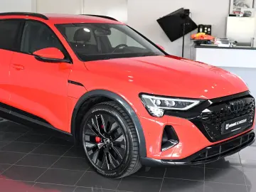 Q8 e-tron 55 Quattro Advanced S-Line Matrix 21
