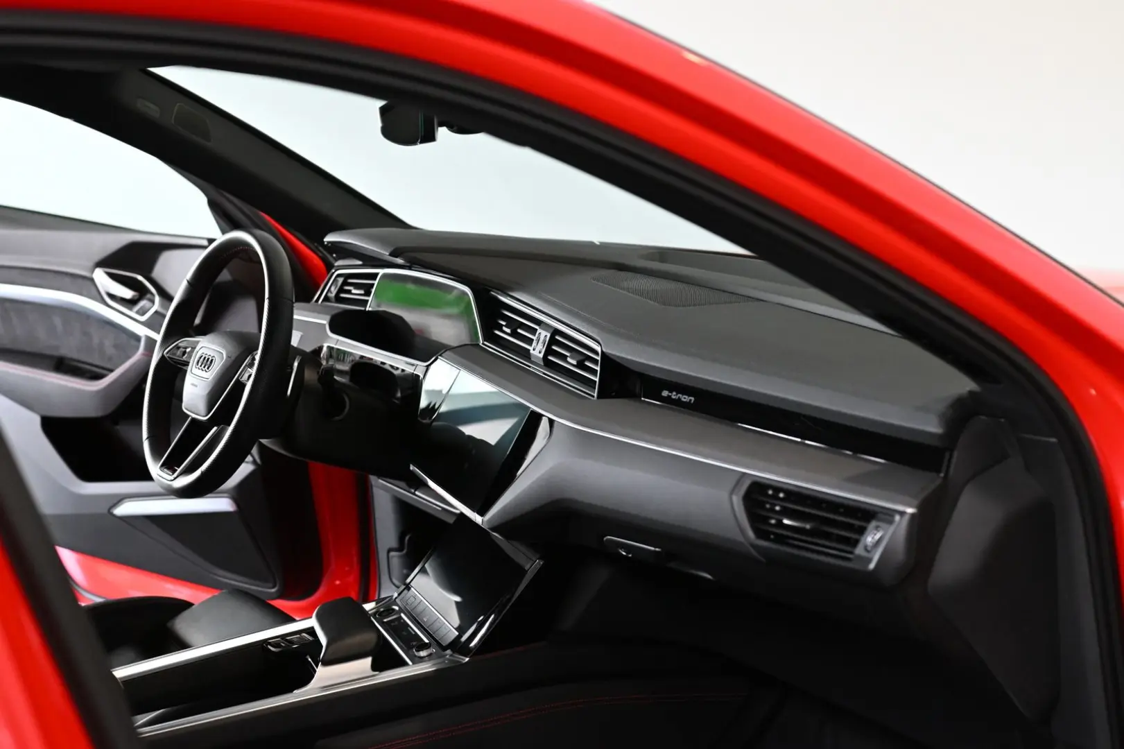 Q8 e-tron 55 Quattro Advanced S-Line Matrix 21