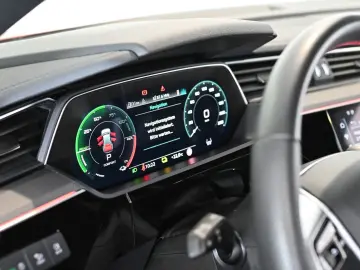 Q8 e-tron 55 Quattro Advanced S-Line Matrix 21