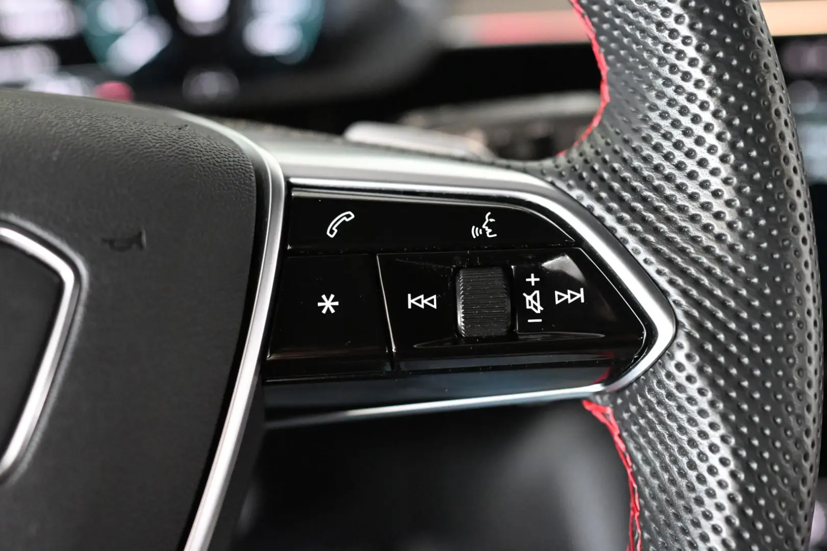 Q8 e-tron 55 Quattro Advanced S-Line Matrix 21