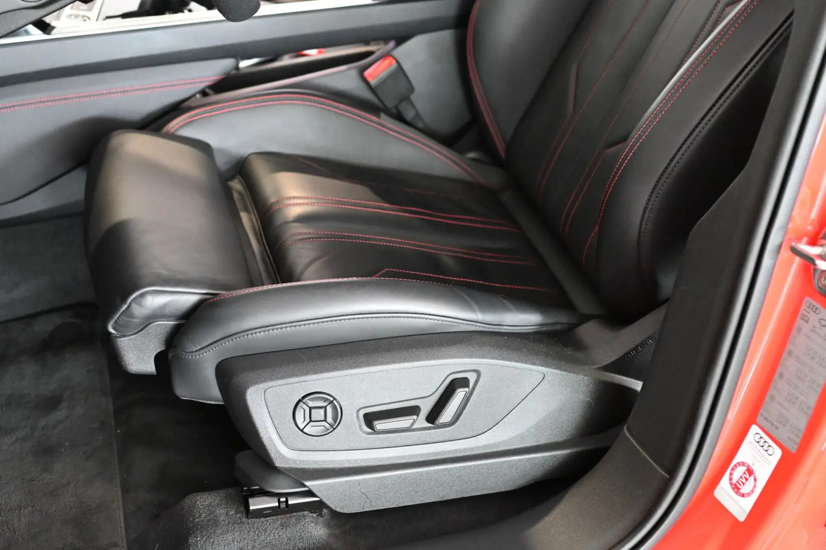 Q8 e-tron 55 Quattro Advanced S-Line Matrix 21