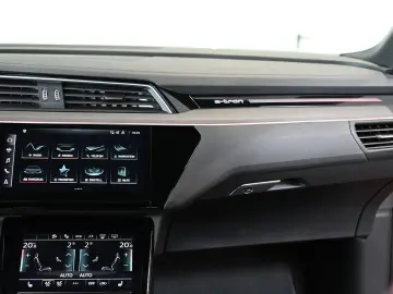 Q8 e-tron 55 Quattro Advanced S-Line Matrix 21