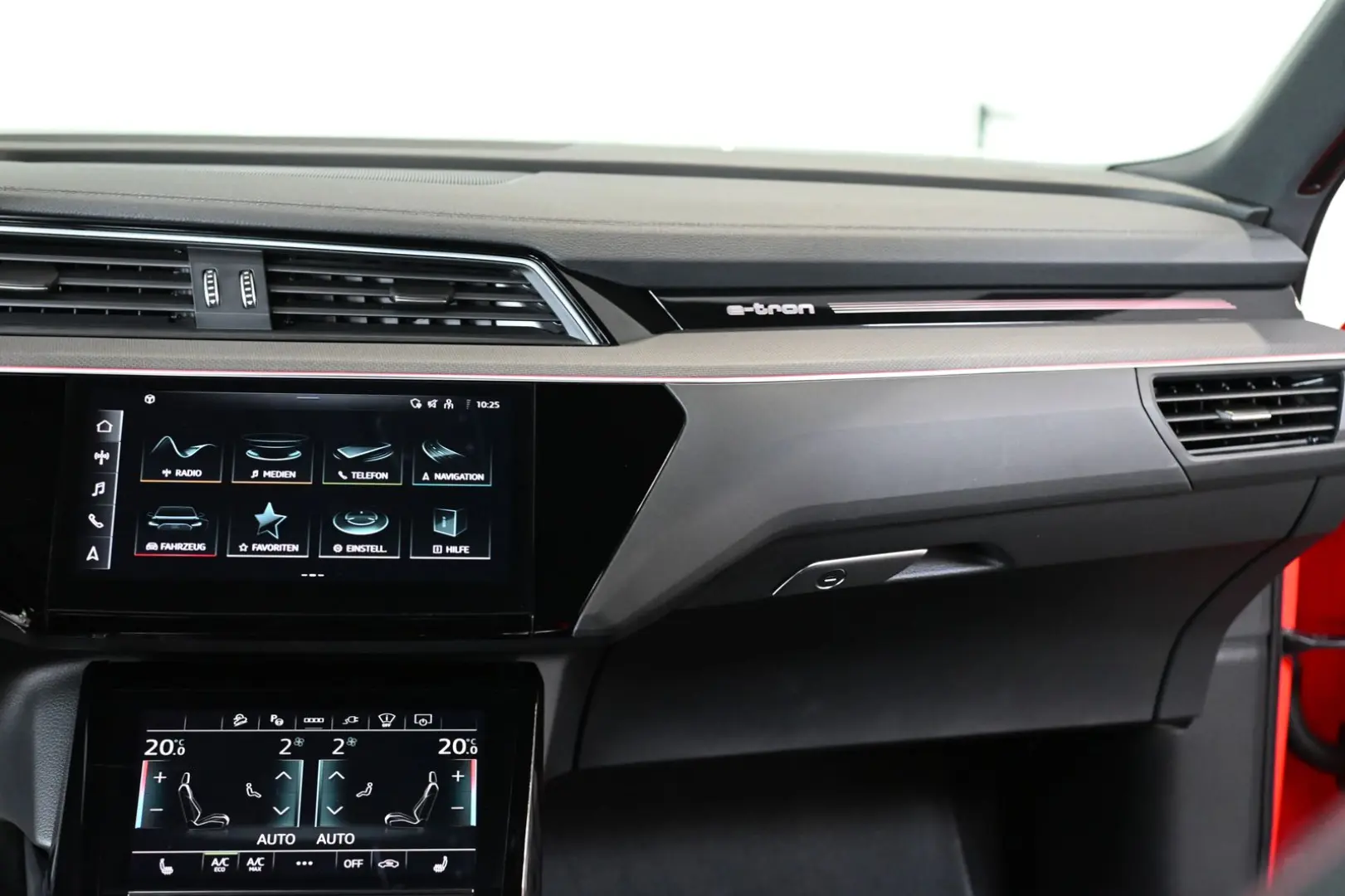 Q8 e-tron 55 Quattro Advanced S-Line Matrix 21