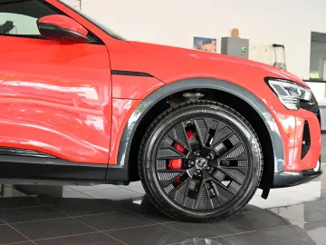 Q8 e-tron 55 Quattro Advanced S-Line Matrix 21