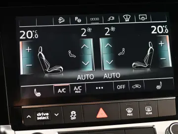 Q8 e-tron 55 Quattro Advanced S-Line Matrix 21