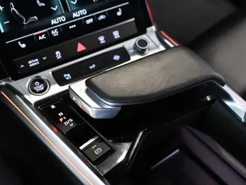 Q8 e-tron 55 Quattro Advanced S-Line Matrix 21