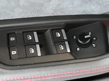 Q8 e-tron 55 Quattro Advanced S-Line Matrix 21