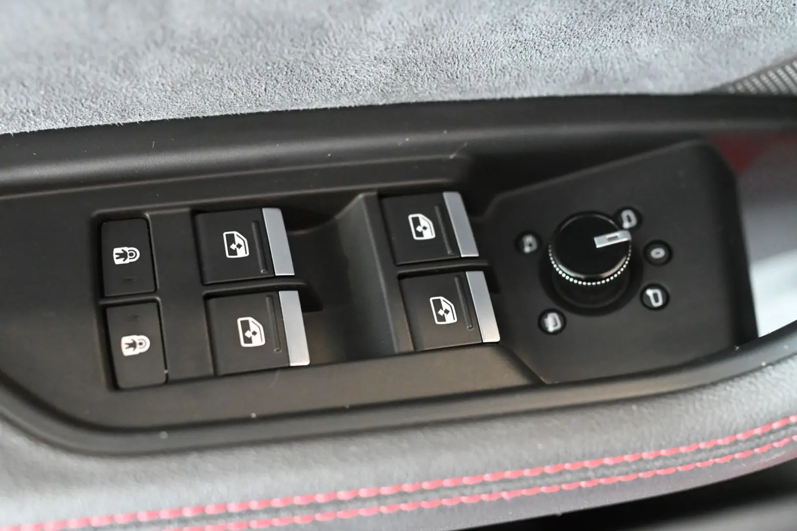 Q8 e-tron 55 Quattro Advanced S-Line Matrix 21