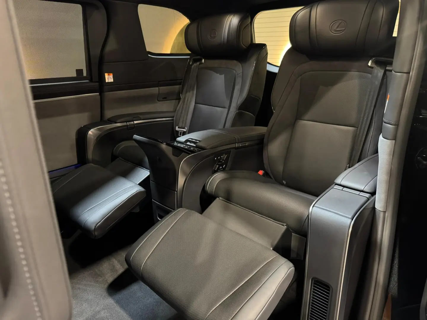 Lexus LM LEXUS LM 350H AWD LUXURY 4 loc