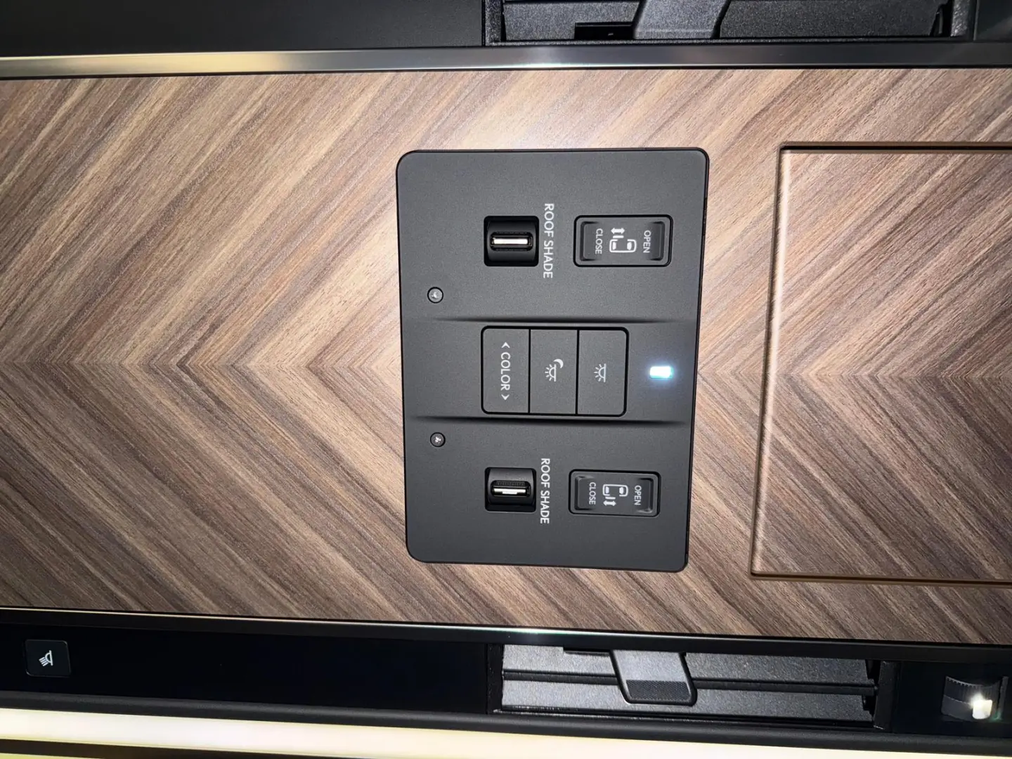 Lexus LM LEXUS LM 350H AWD LUXURY 4 loc