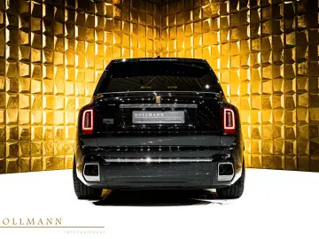 Rolls-Royce Cullinan SERIES II FACELIFT BESPOKE STOCK