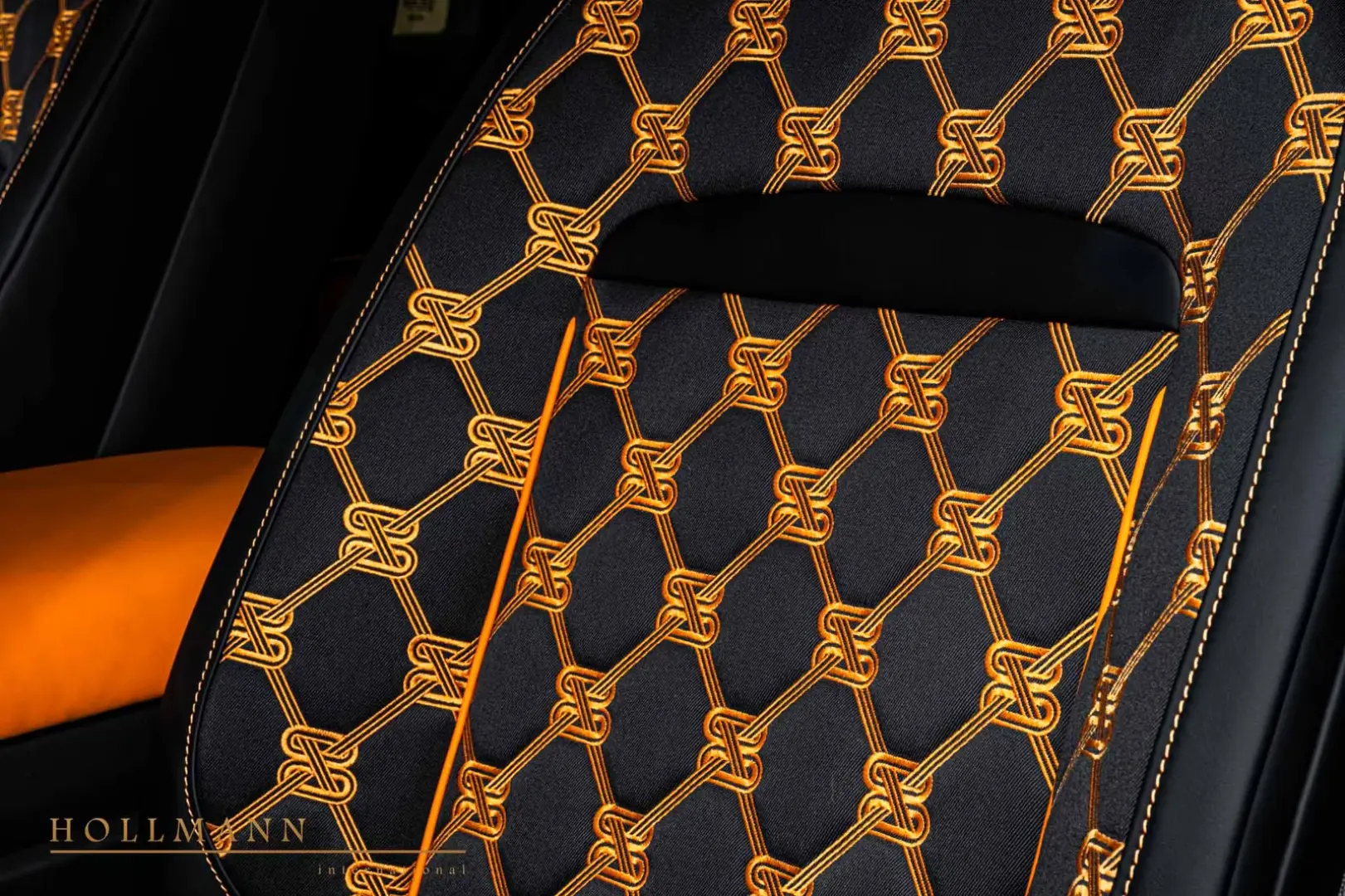 Rolls-Royce Cullinan SERIES II FACELIFT BESPOKE STOCK