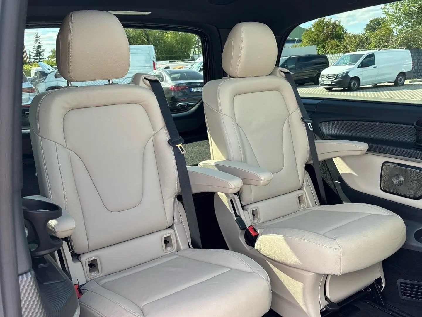 V 300d Avantgarde 4x4 lang AMG Pano 360  AHK2 5t