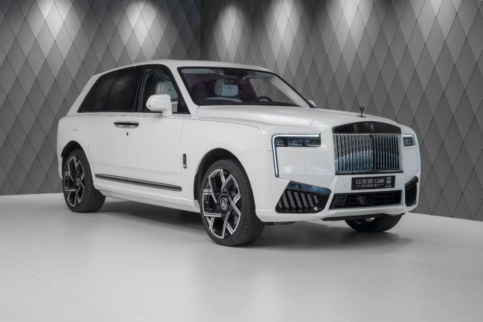Rolls-Royce Cullinan BLACK BADGE 2025 WHITE WHITE VIP