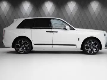 Rolls-Royce Cullinan BLACK BADGE 2025 WHITE WHITE VIP