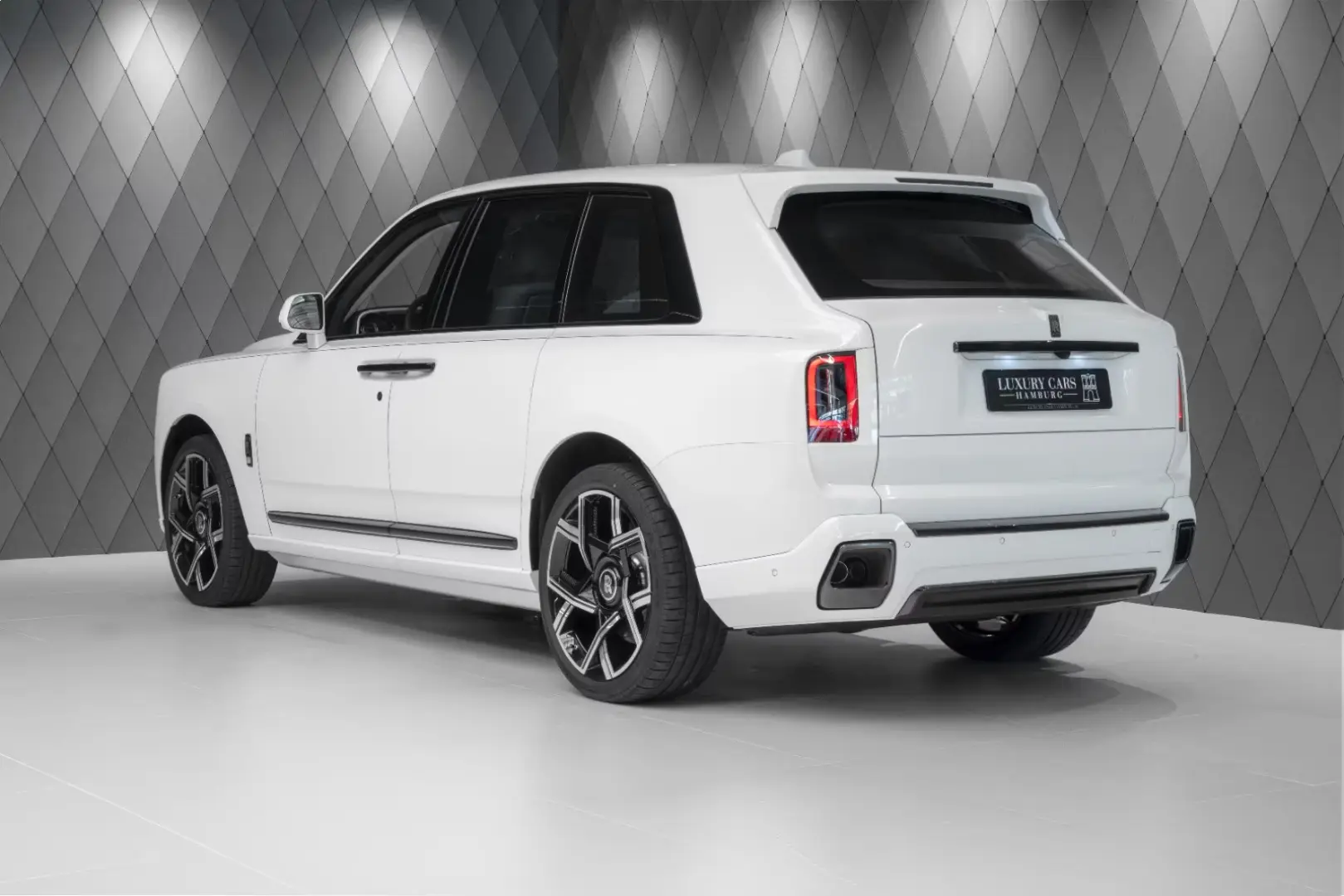 Rolls-Royce Cullinan BLACK BADGE 2025 WHITE WHITE VIP