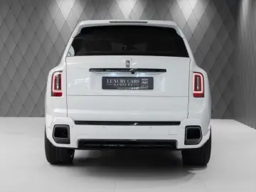 Rolls-Royce Cullinan BLACK BADGE 2025 WHITE WHITE VIP