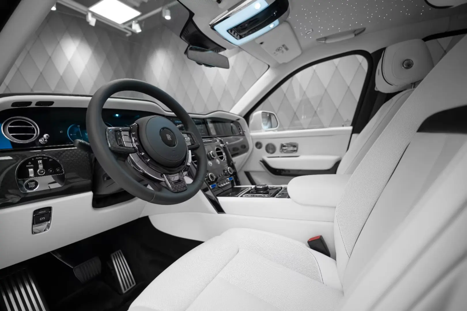 Rolls-Royce Cullinan BLACK BADGE 2025 WHITE WHITE VIP